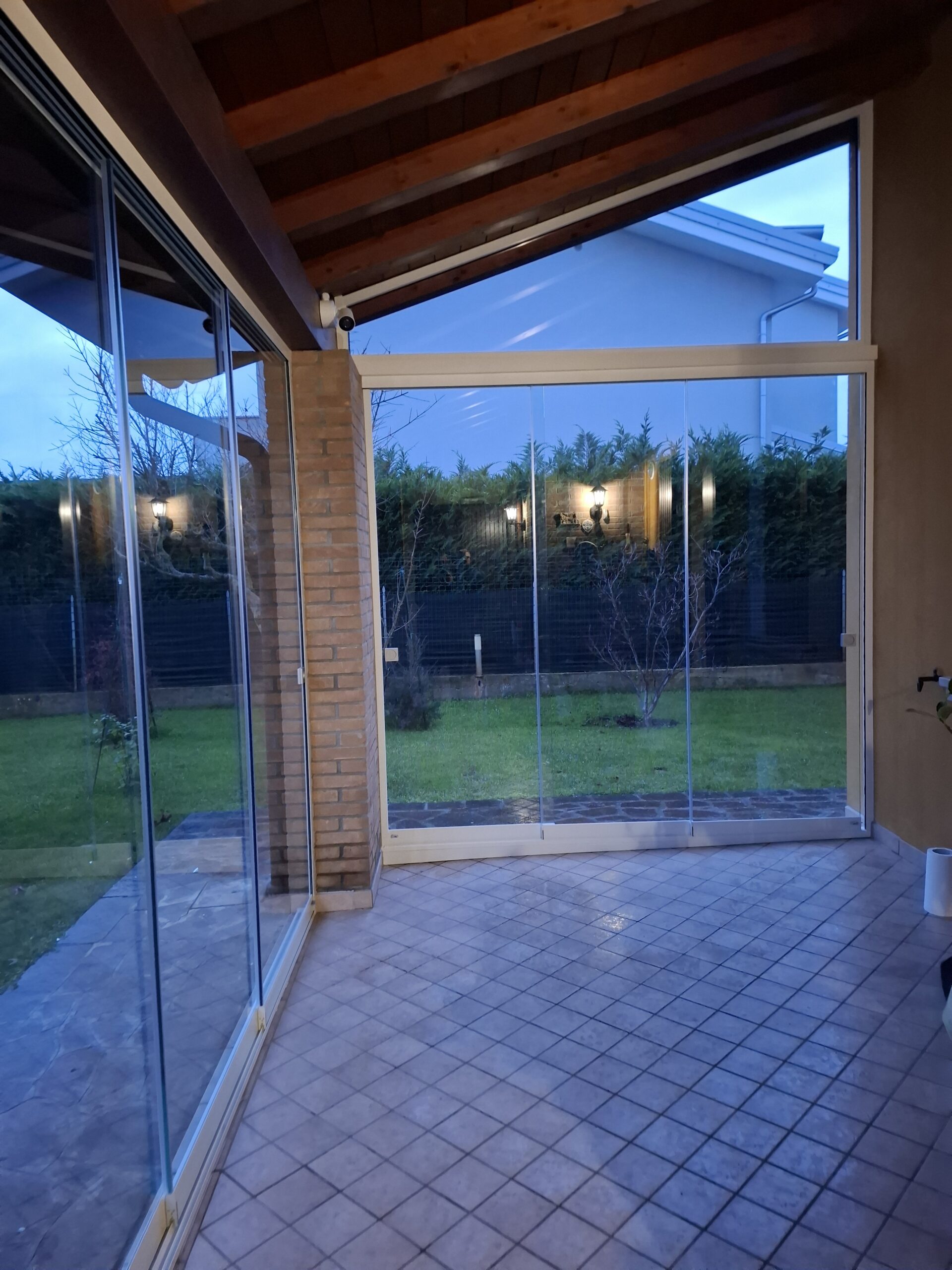 Vetrate panoramiche con vista giardino